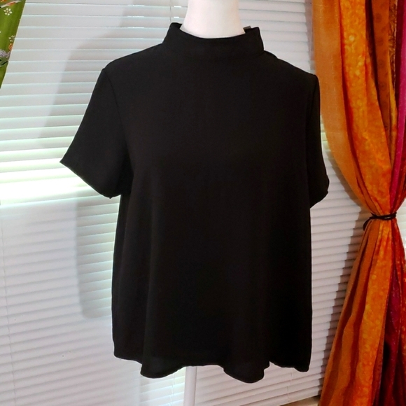 BOOHOO Black Short Sleeve Flowy Blouse - Picture 1 of 5